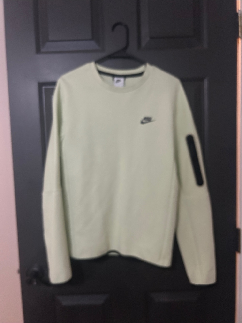Nike Men’s Crewneck Sweatshirt in Light Green with Black Accents